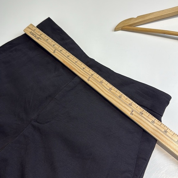 Vince Black Flat Front Bermuda Shorts Size 4 - Picture 4 of 8